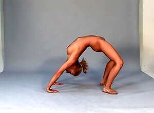 Masturbating loving babe solo toy plays with enthusiasm