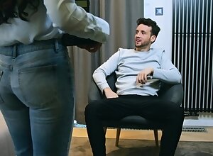 Photographer rides model's huge cock