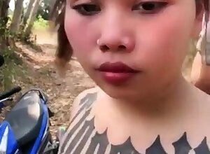 Asian teen outdoor fuck