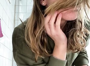 Webcam Teen masturbates and pretends you came in her mouth