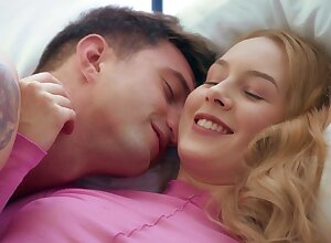 Alecia Fox - A Sizzling Welcome Back