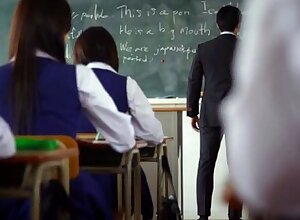 Japanese teen fingered in the clinic